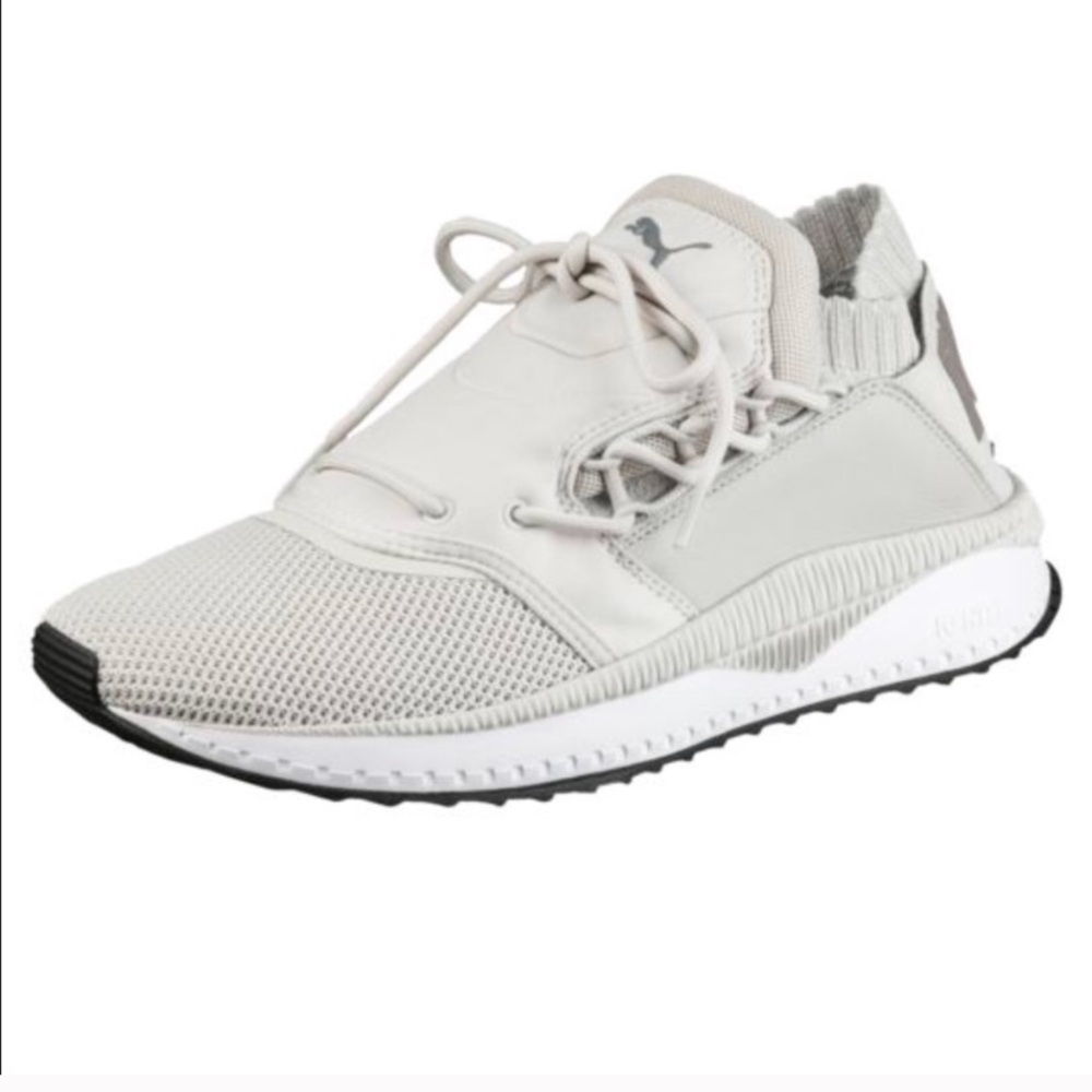 Puma Sneakers .. size 7 in children/8.5 in women